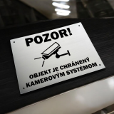 Tabuľka Pozor kamerový systém 2 — bezpečnostná tabuľka 20×15 cm