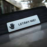 Tabuľka Letáky NIE — samolepiaca akrylátová tabuľka na poštovú schránku