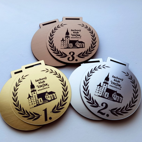 Personalizovaná medaila Vavrín V1 — gravírovaná akrylátová medaila priemer 7,5 cm