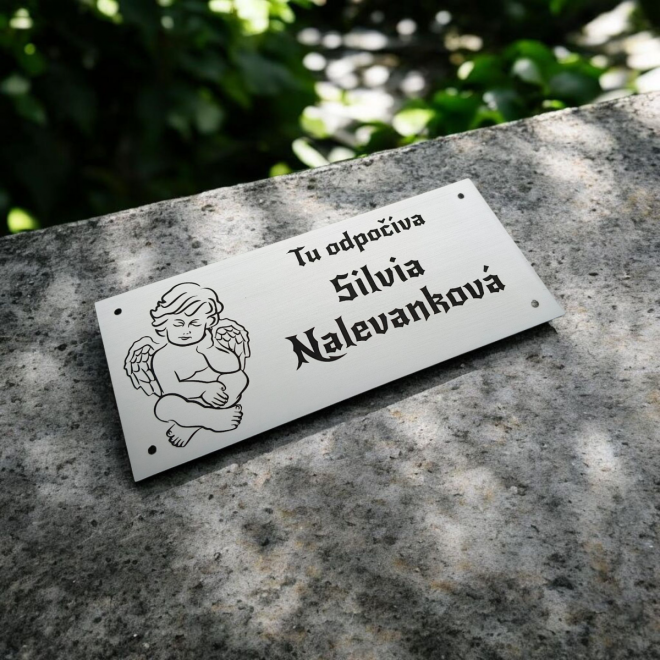 Tabuľka na hrob anjel — plastová náhrobná tabuľka 20×9 cm, laserové gravírovanie