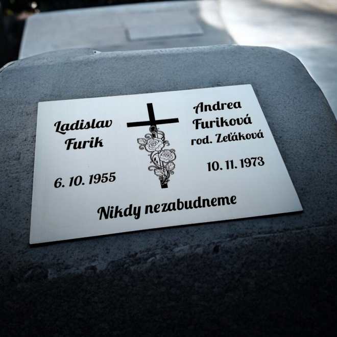 Tabuľka na hrob veľký kríž 2 — plastová náhrobná tabuľka 30×20 cm, laserové gravírovanie
