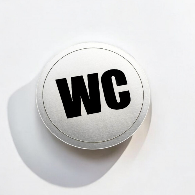 WC — okrúhla akrylátová tabuľka na označenie záchoda, priemer 7 cm, samolepiaca