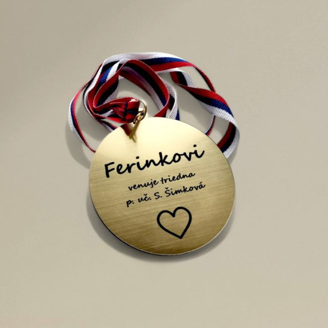 Personalizovaná medaila so stuhou V1 — gravírovaná akrylátová medaila priemer 7 cm