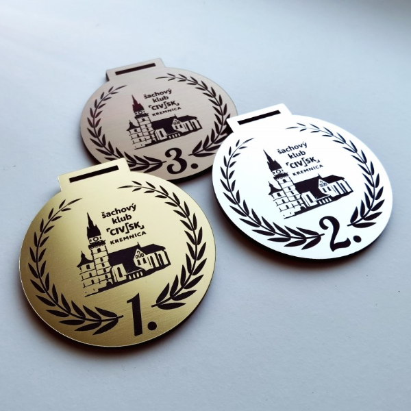 Personalizovaná medaila Vavrín V1 — gravírovaná akrylátová medaila priemer 7,5 cm
