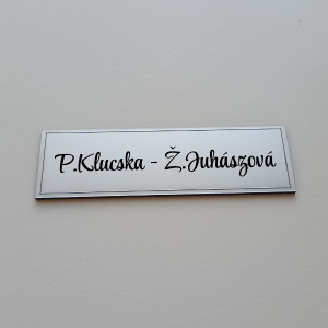 Menovka na dvere Double Basic — obdĺžniková menovka s vnútornou linkou
