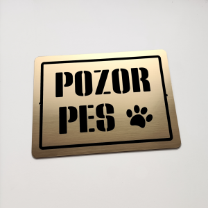 Tabuľka Pozor pes — výstražná tabuľka na plot s gravírovaním 20×15 cm