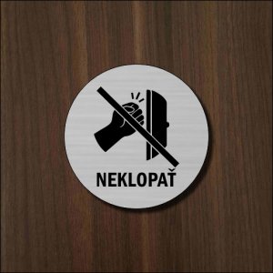 Neklopať