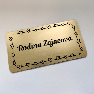 Menovka Hearts — samolepiaca rodinná akrylátová menovka so srdiečkami 12,8×6,8 cm