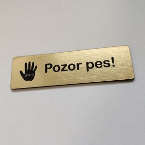 Tabuľka Pozor Pes — samolepiaca akrylátová tabuľka na schránku