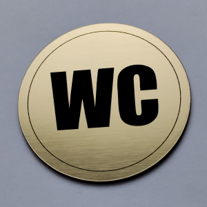 WC — okrúhla akrylátová tabuľka na označenie záchoda, priemer 7 cm, samolepiaca