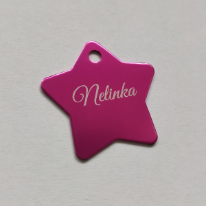 Známka pre psa v tvare hviezdičky — eloxovaný hliník 3,6 × 3,5 cm, laserové gravírovanie