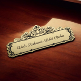 Menovka Deluxe Ornament — samolepiaca akrylátová ornamentová menovka 13×5,2 cm