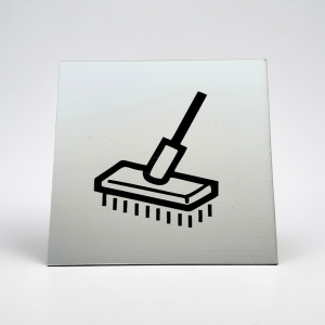 Práčovňa / upratovačka — akrylátový piktogram Sharp 7 × 7 cm pre hotel